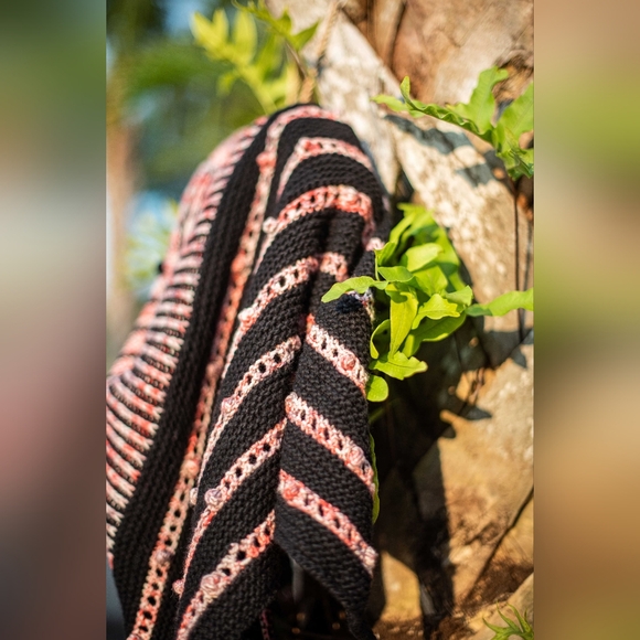 Gift With the Purchase of Any Three Shawls from my Collection. Not for sale - Picture 6 of 10